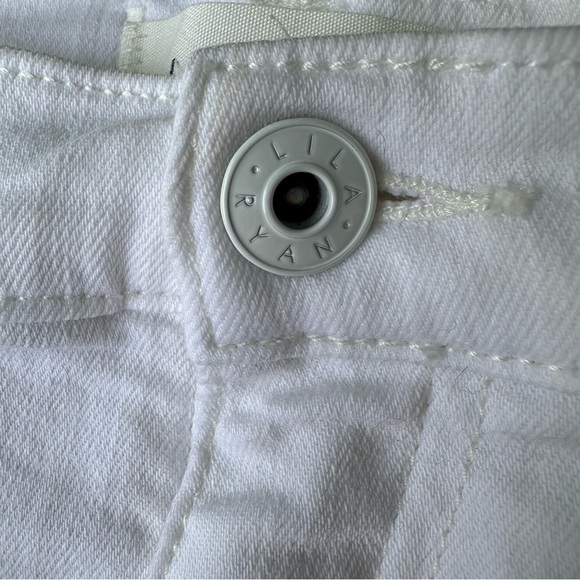 Lila Ryan Stitch Fix Travis Distressed Frey Hem White Cut Off Denim Shorts Sz 30 - Picture 9 of 9